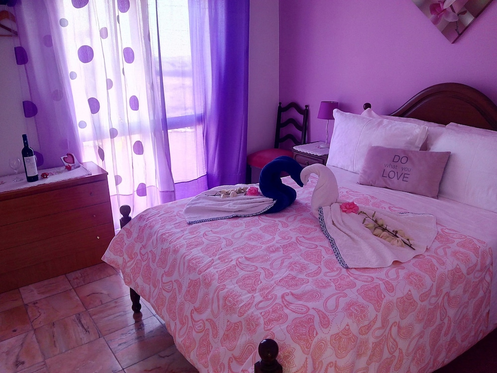 Double Room, Private Bathroom - Photo 1