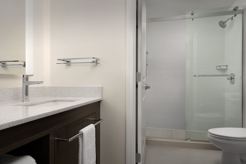 Suite, 1 Bedroom - Photo 6