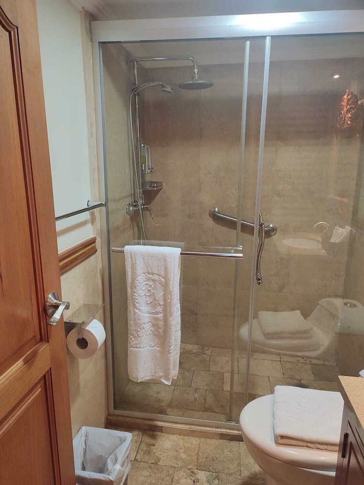 Standard Single Room, Pool Access photo 3