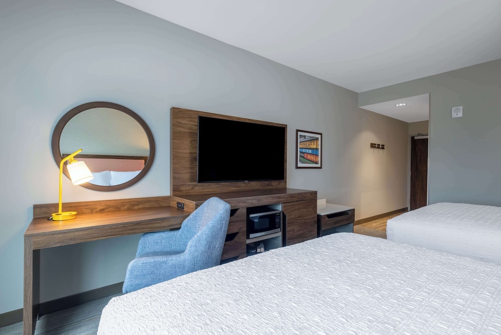 Room, 2 Queen Beds, Refrigerator - Photo 3