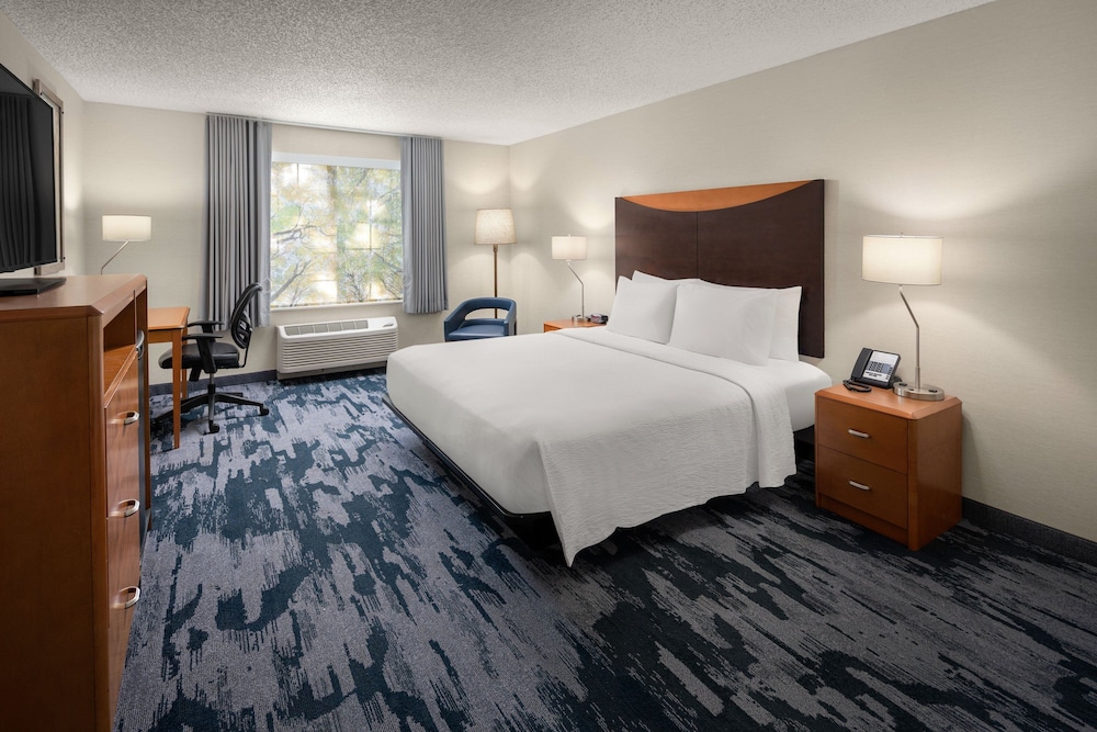 Room, 1 King Bed (Mobility Accessible, Tub) - Photo 1