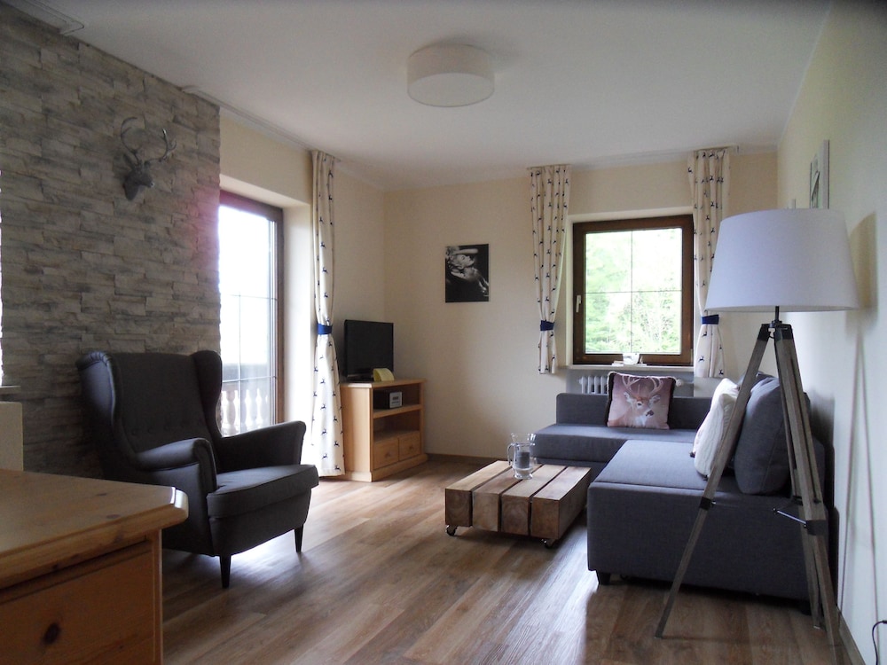 Luxury Apartment, 1 Queen Bed, Kitchen, Hill View photo 1