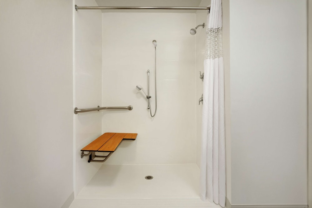 Studio, 1 King Bed, Accessible, Non Smoking - Photo 3