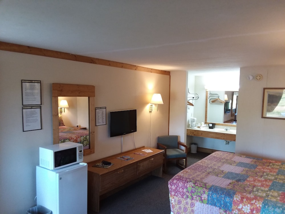 Standard Room, 1 King Bed, Non Smoking photo 3
