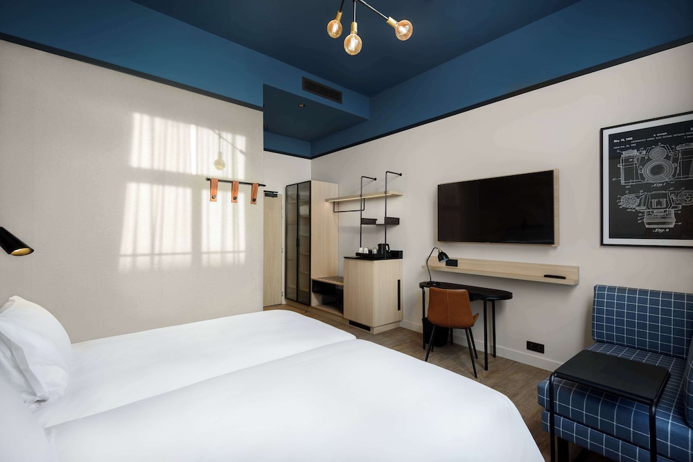 Room, 2 Twin Beds, Garden View - Photo 10