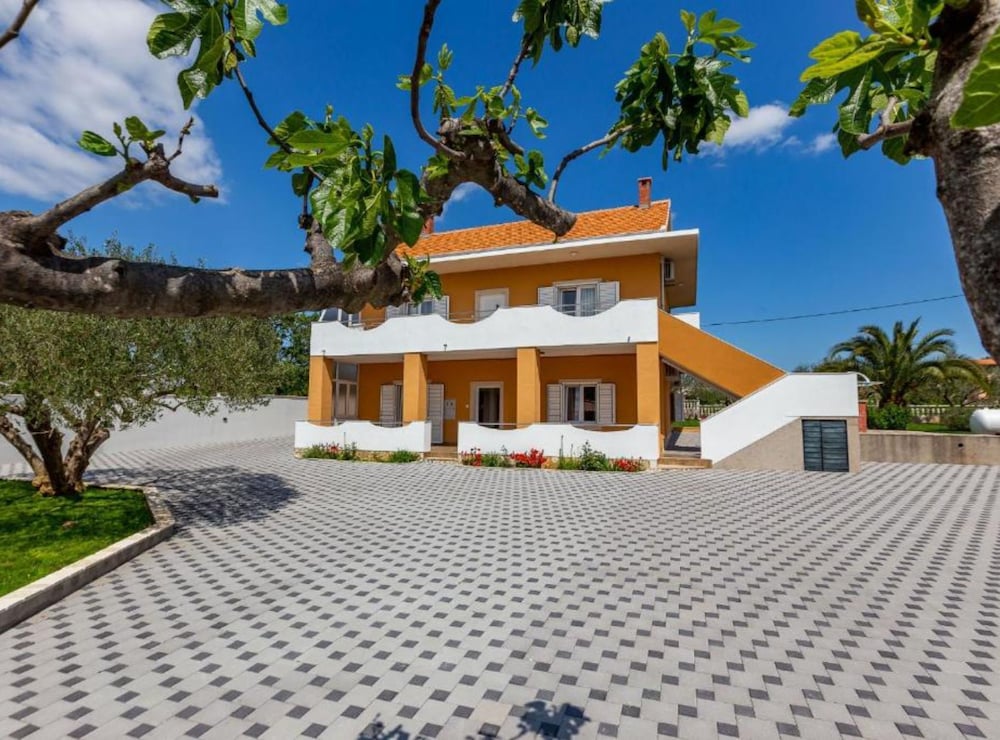Apartment (Two Bedroom Holiday Home with Private)