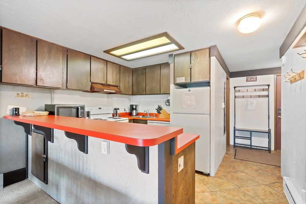 Condo, 2 Bedrooms photo 2