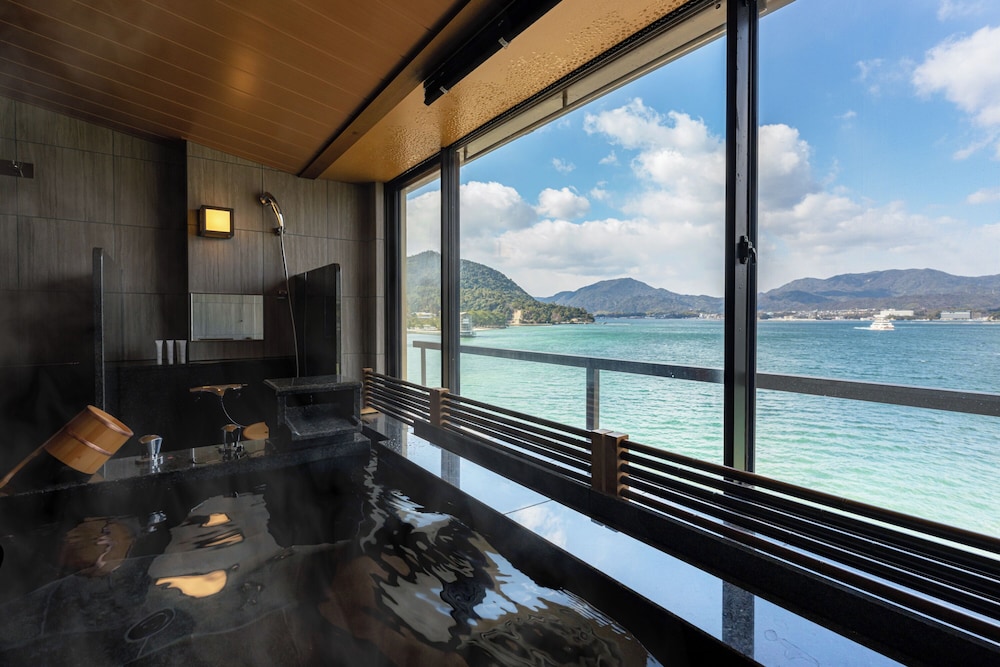 Royal Twin Room, Private Bathroom, Ocean View photo 3