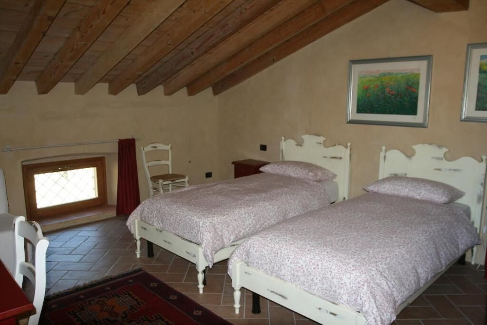 Twin Room, 2 Twin Beds, Shared Bathroom (Achillea) photo 3