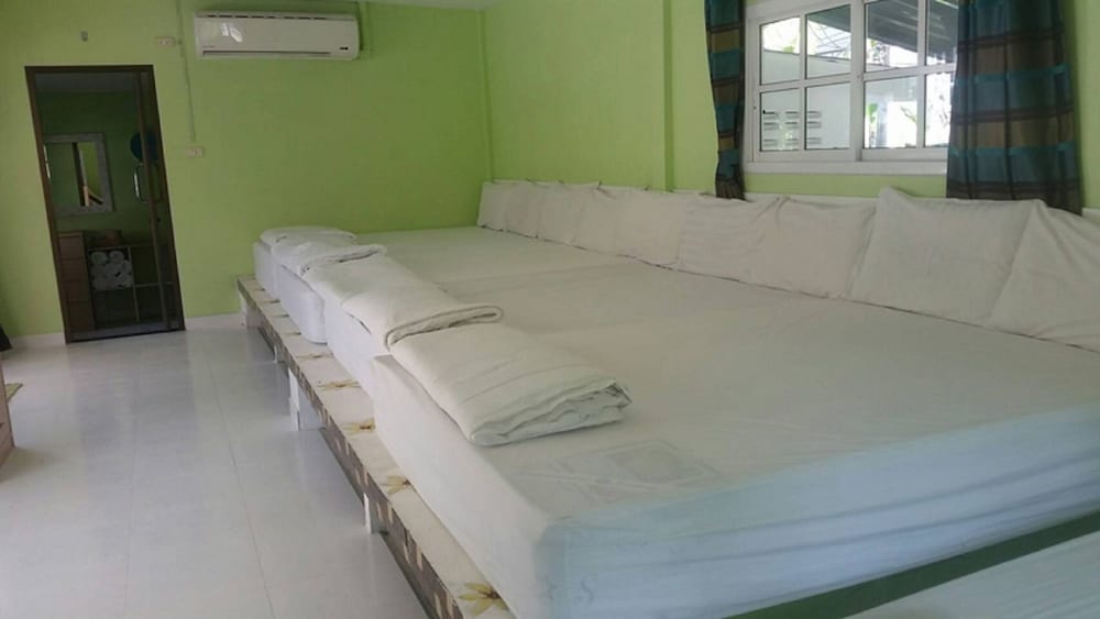 Bungalow For 10 People photo 3