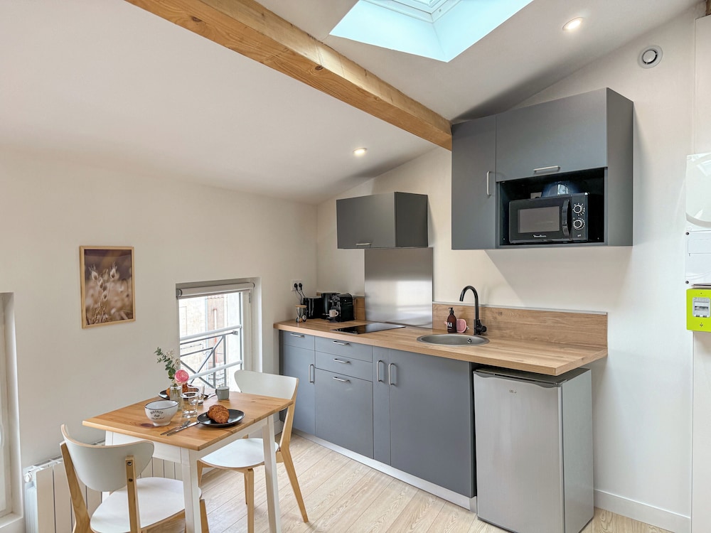 Superior Studio Suite, City View photo 3