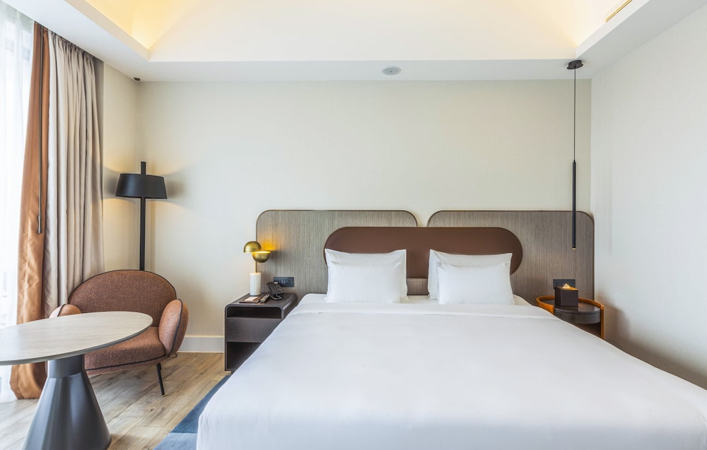 Standard Room with Balcony, Canal View - Photo 3