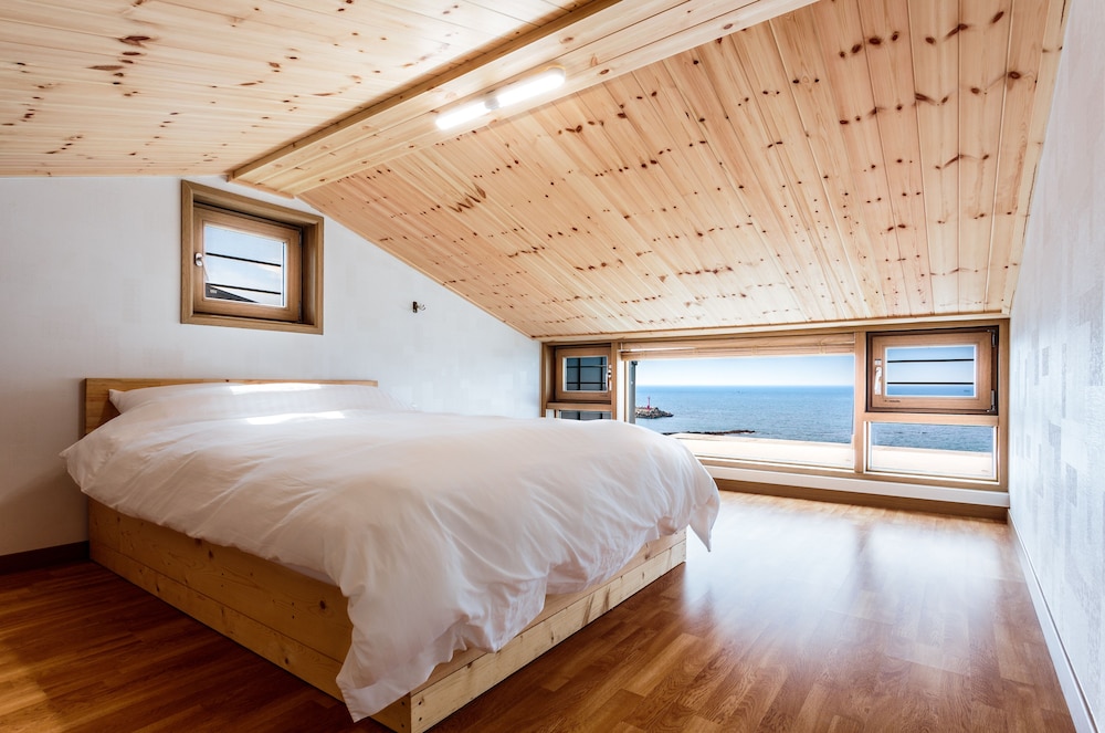 23 PY Room photo 1