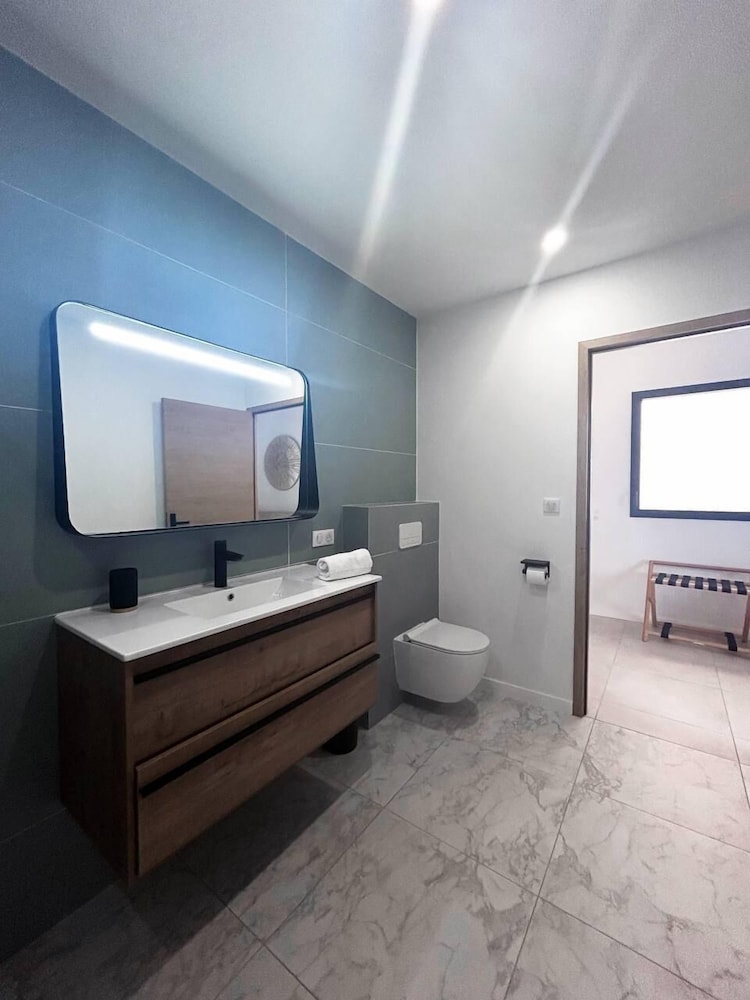 Executive Room, 1 Queen Bed with Sofa bed, Non Smoking, Balcony photo 2