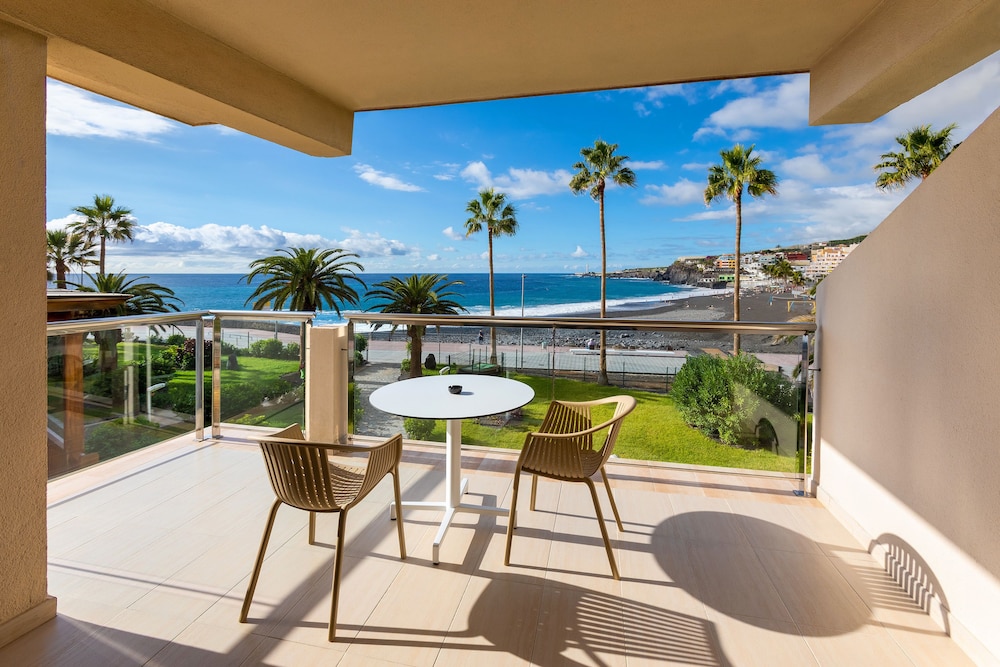 One Bedroom Suite Sea View (2+2)