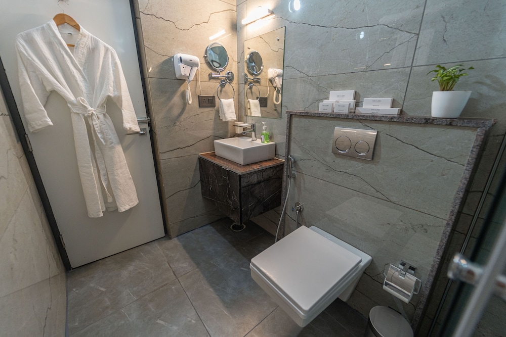Suite Room - Photo 4