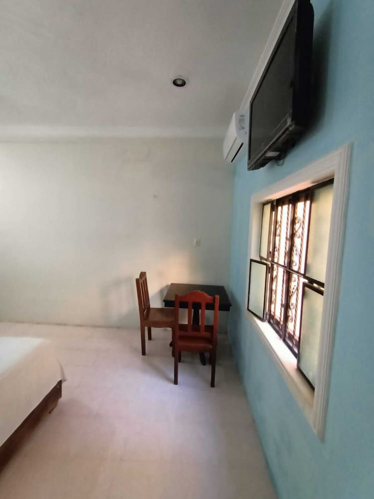 Standard Room, 1 King Bed photo 3
