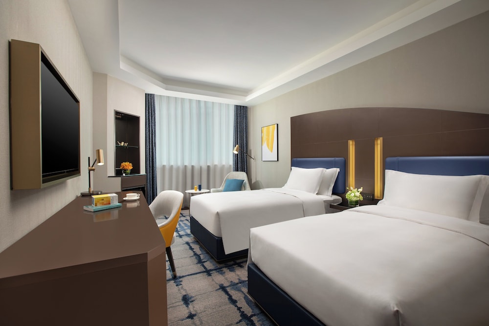 Standard Room, 2 Twin Beds, Club Lounge Access - Photo 2
