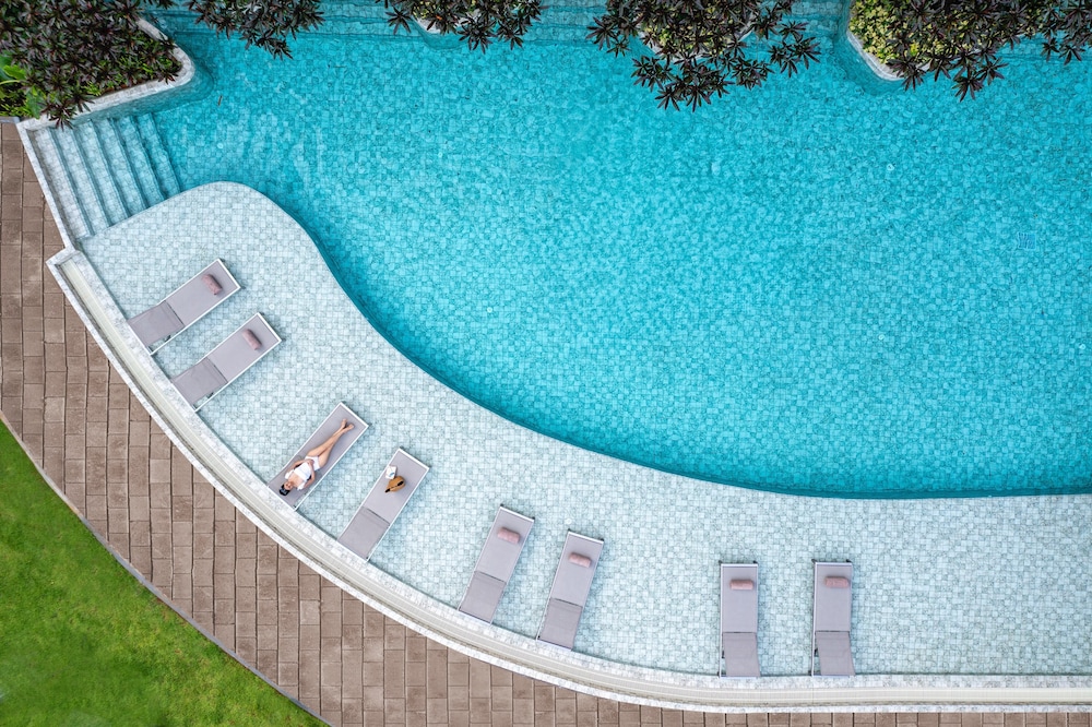 Superior Room, 1 King Bed, Pool View - Photo 4