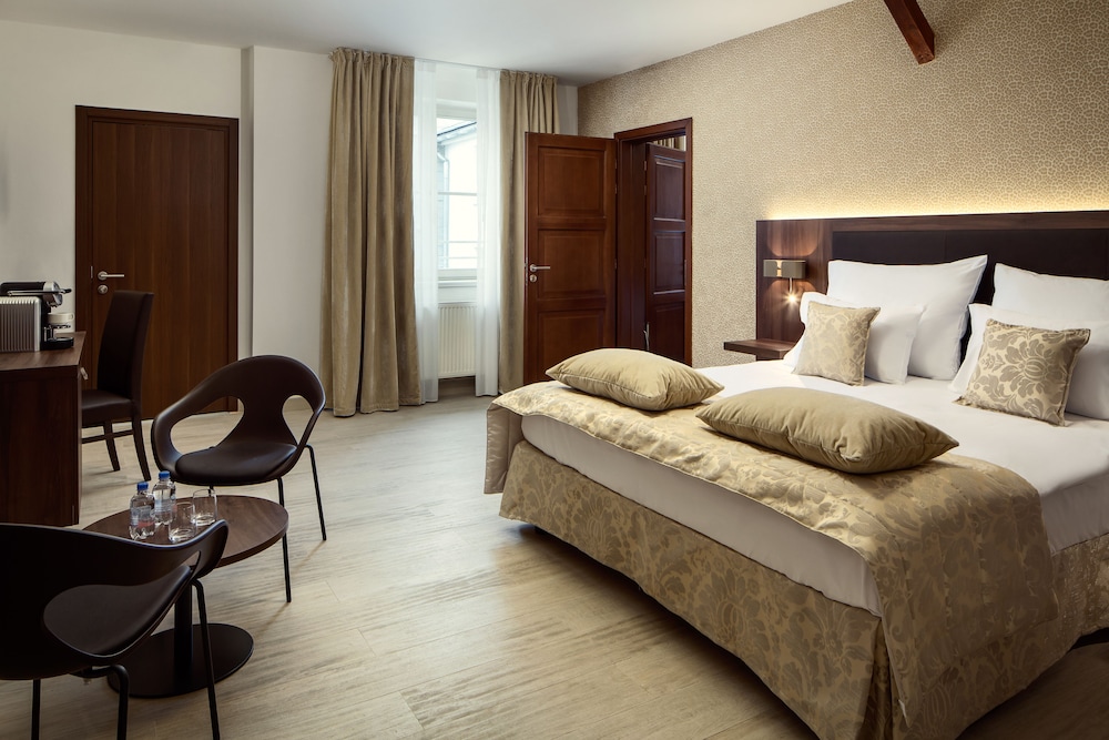 Connected Deluxe Rooms