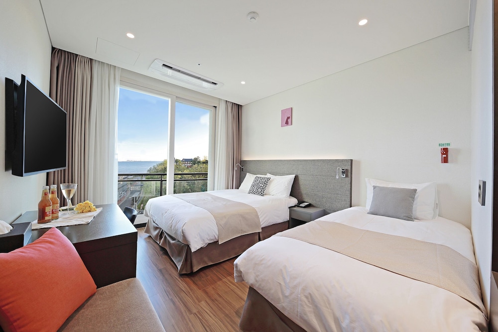 Premier Family Twin Room, Ocean View/Terrace - Photo 1