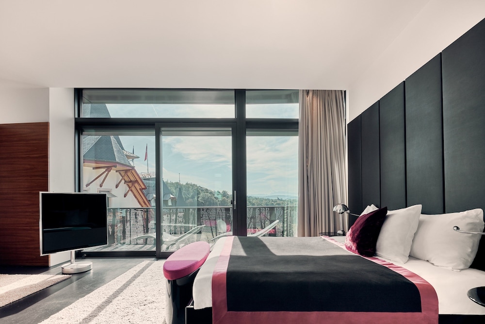 Suite 100, elegant, inspired by Rolling Stones, Butler, Spa Access (12 years+) - Photo 2