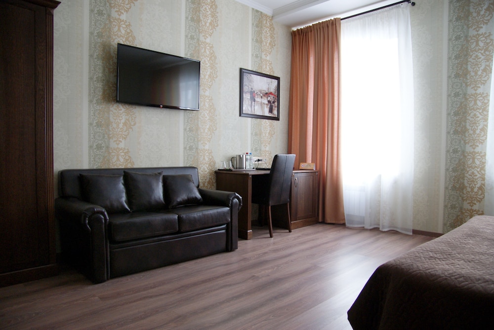 Luxury Suite, 1 Queen Bed, Non Smoking, Courtyard View