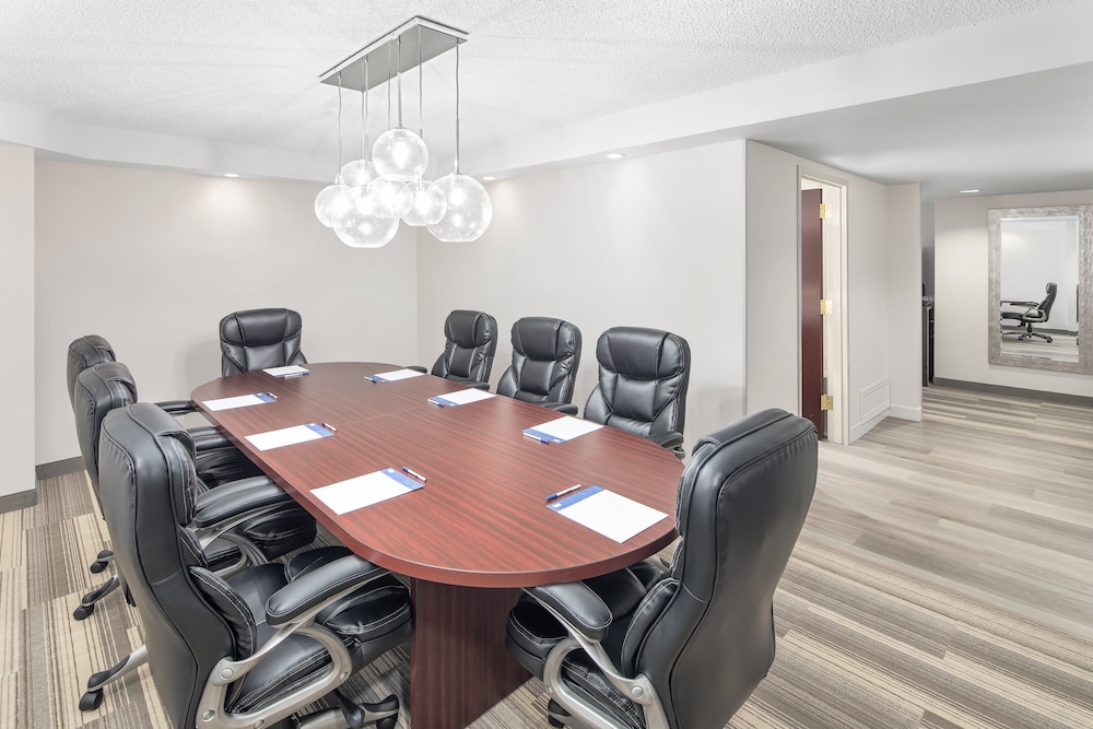 Suite, 1 Bedroom (Boardroom) photo 3