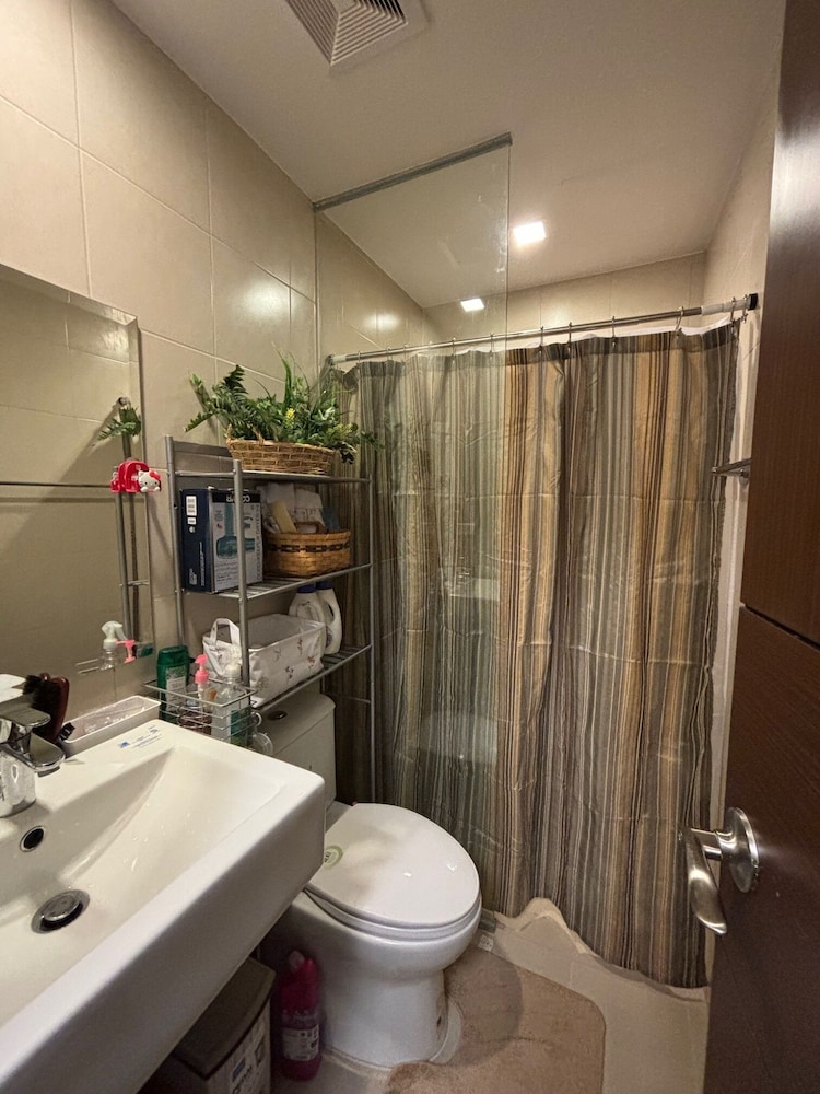 Executive Condo, 1 Queen Bed, Non Smoking, City View photo 2
