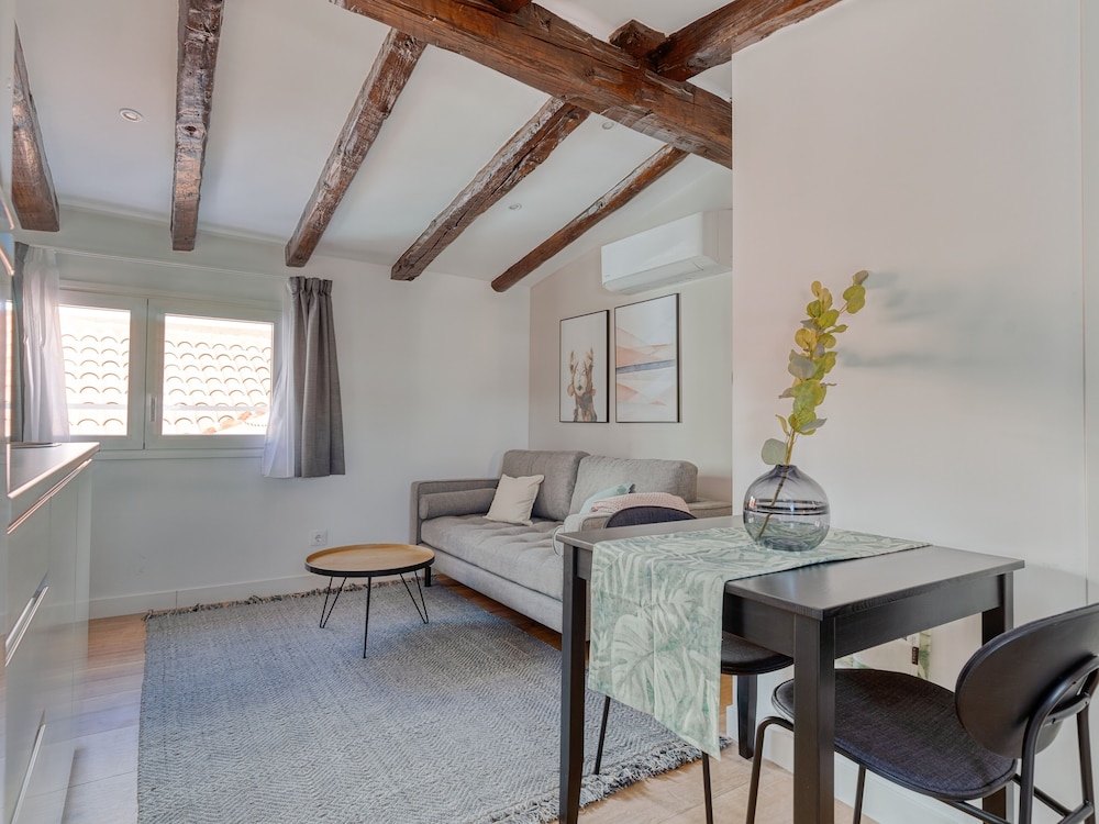 One-Bedroom Attic Apartment photo 3