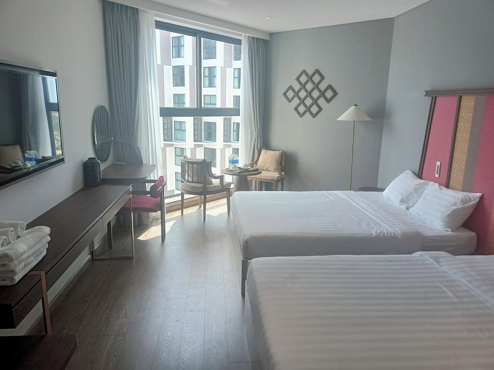 Deluxe Twin Room, Pool View photo 1