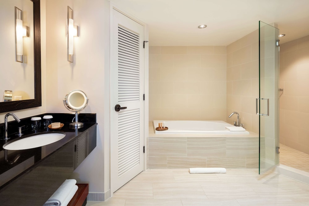 Presidential Suite, 1 Bedroom, Ocean View (Makai) thumbnail 6