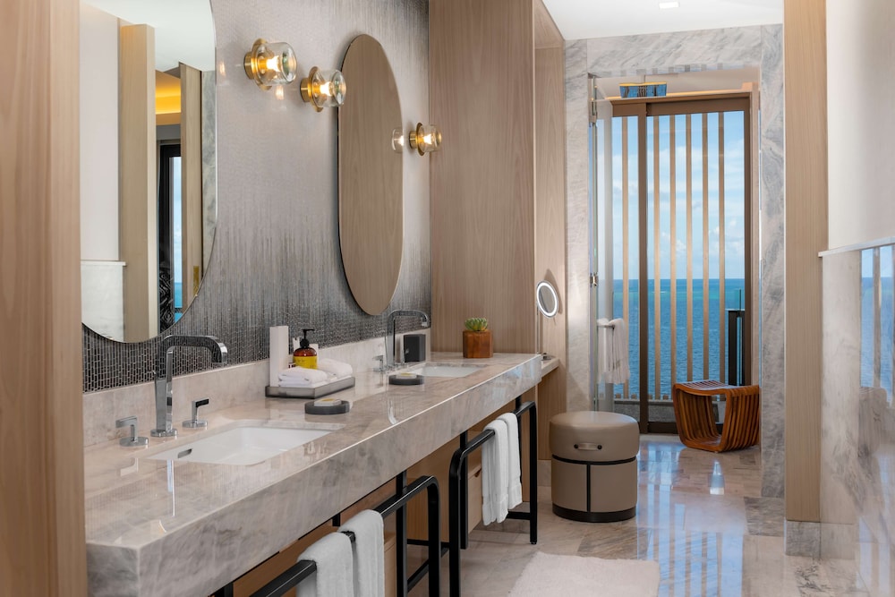 Suite (master Suite, Swim Up)