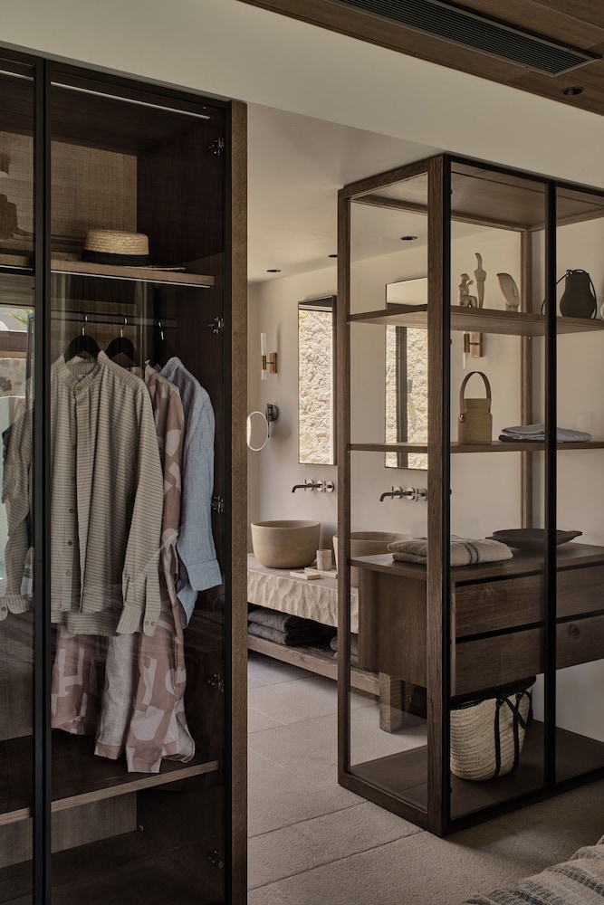 Theros Suite with Private Heated Pool - Photo 2