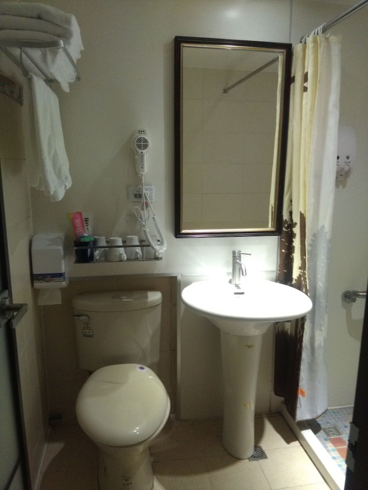 Classic Double Room, 1 King Bed, Non Smoking photo 2