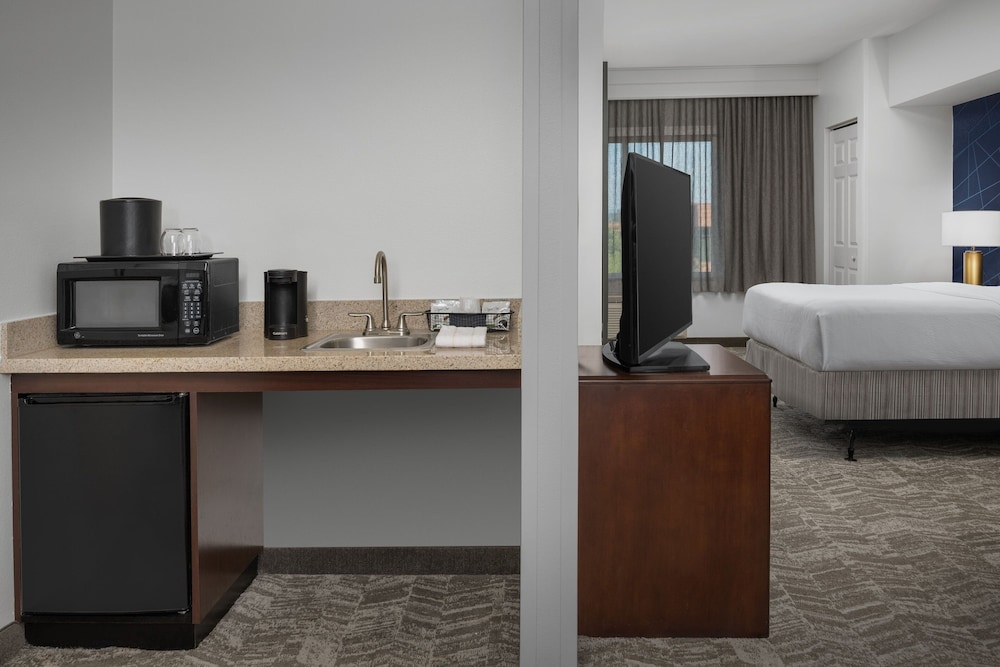 Suite, 1 Double Bed (Mobility/Hearing Accessible, Tub) photo 1