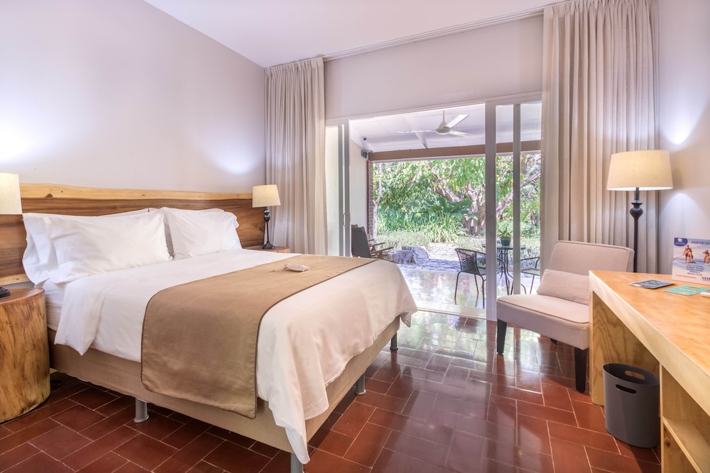 Deluxe Room, 1 Queen Bed photo 1