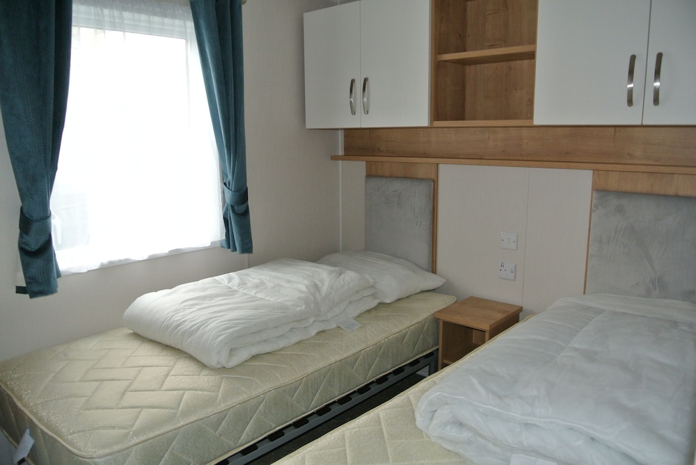 RO25 Luxury Caravan photo 2