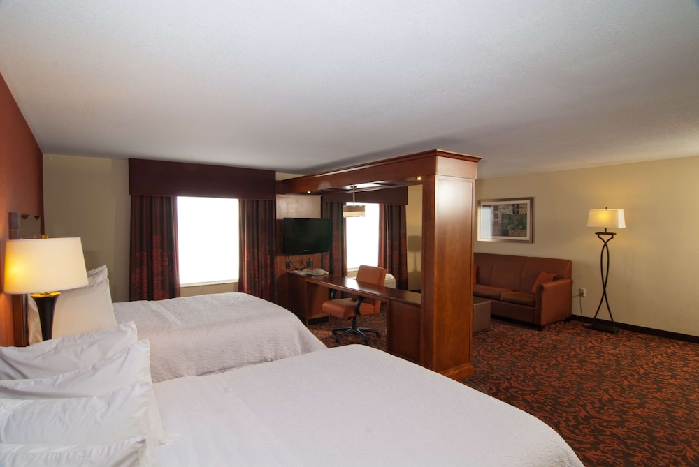 Suite, 2 Queen Beds, Non Smoking - Photo 3