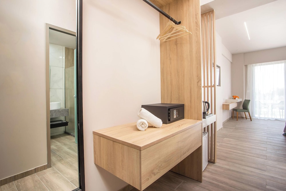 Superior Double Room, Pool View