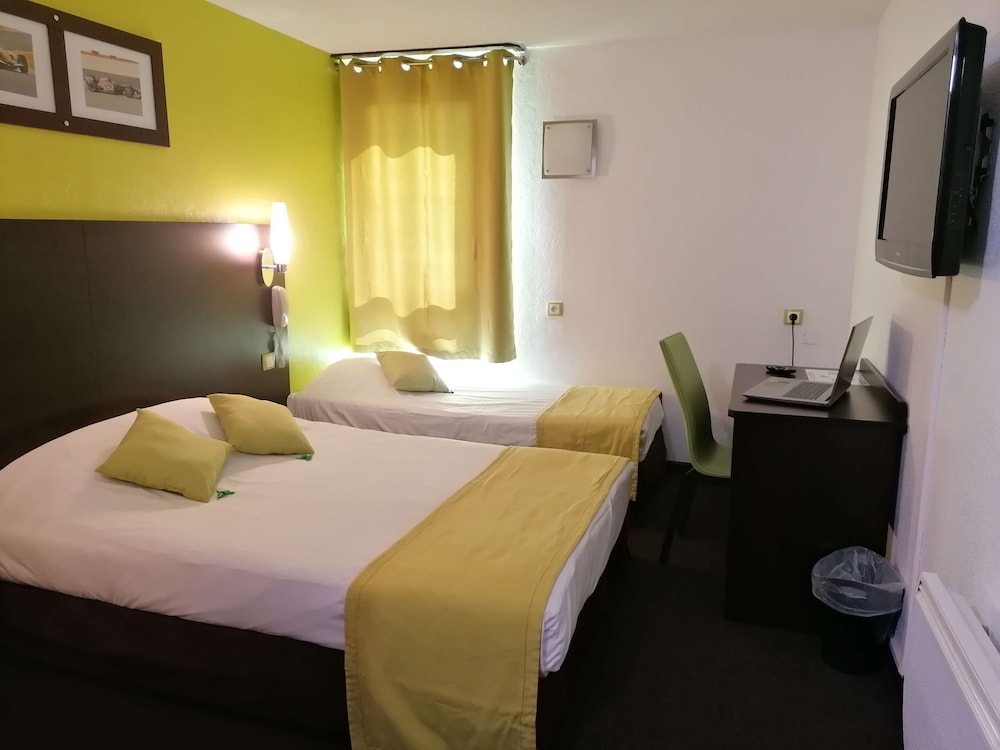 Standard Room, Multiple Beds photo 1