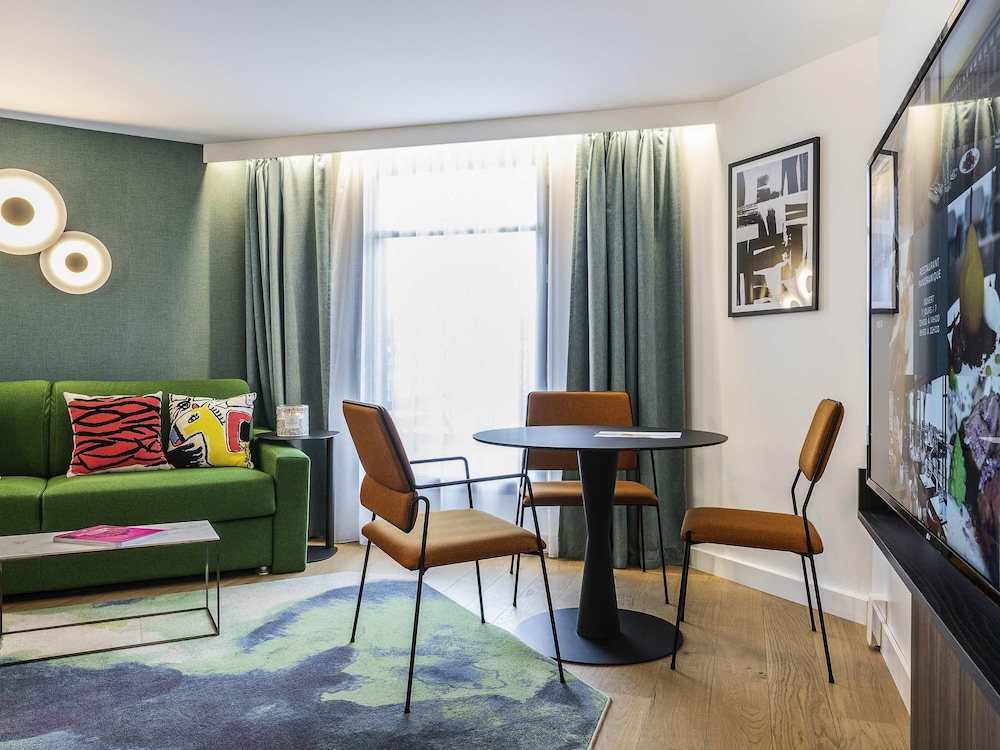 Junior Suite, 1 King Bed, Non Smoking, Housekeeping - Photo 8