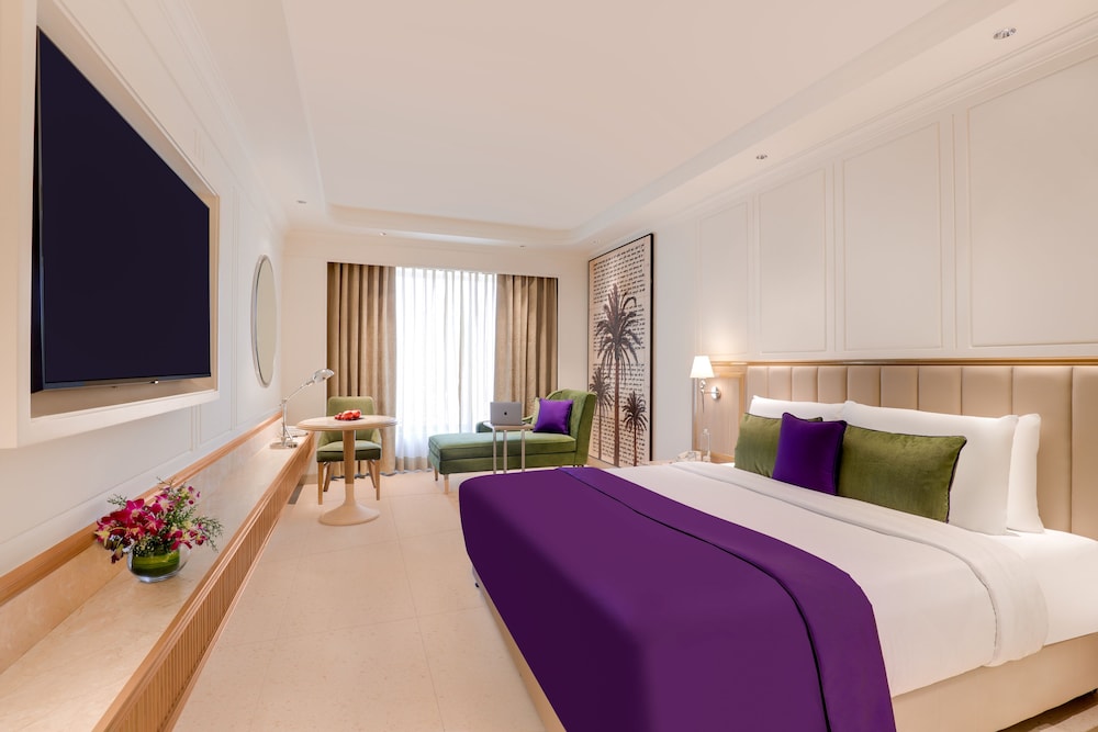 Deluxe Room, 1 King Bed - Photo 1