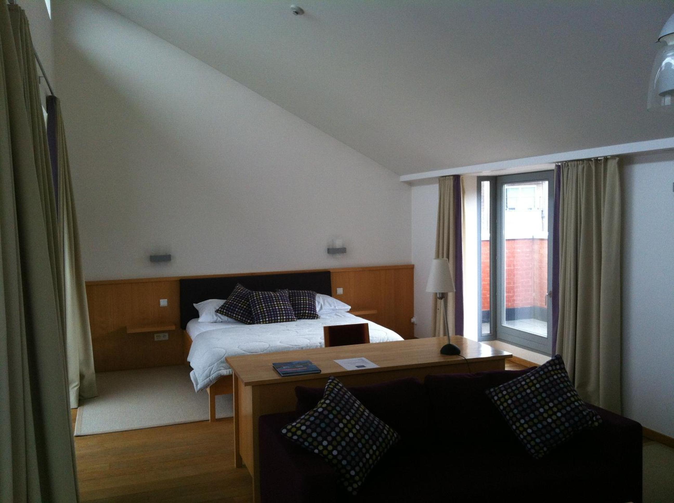 King Suite with Balcony - Photo 3