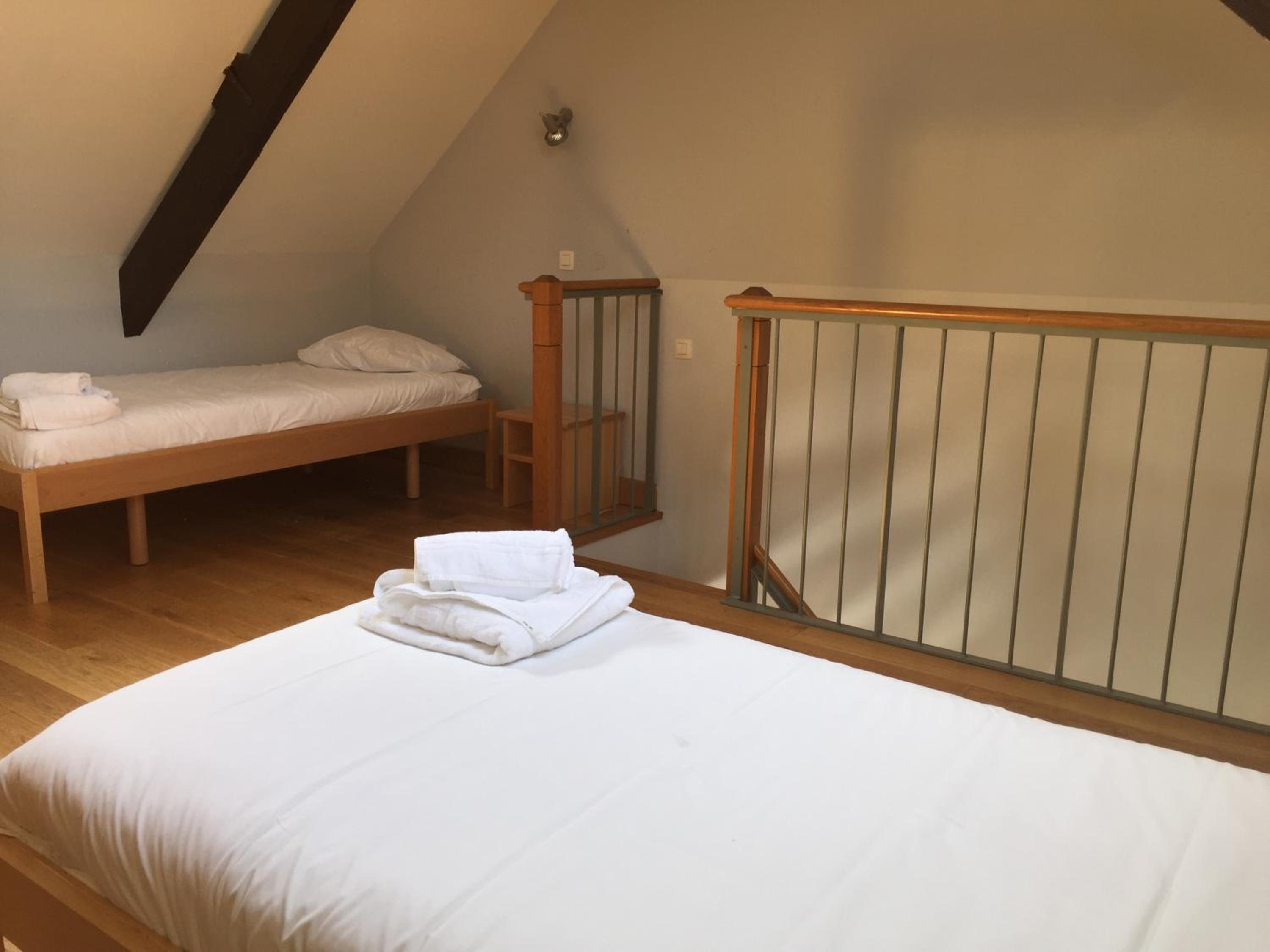 Quadruple Room with Private Bathroom - Photo 4