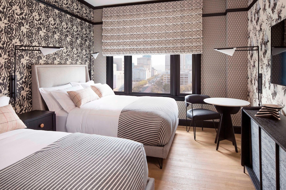 Premier Room, 1 King Bed, City View