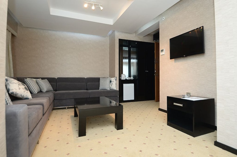 Deluxe Suite, 1 Bedroom, Sauna thumbnail 6