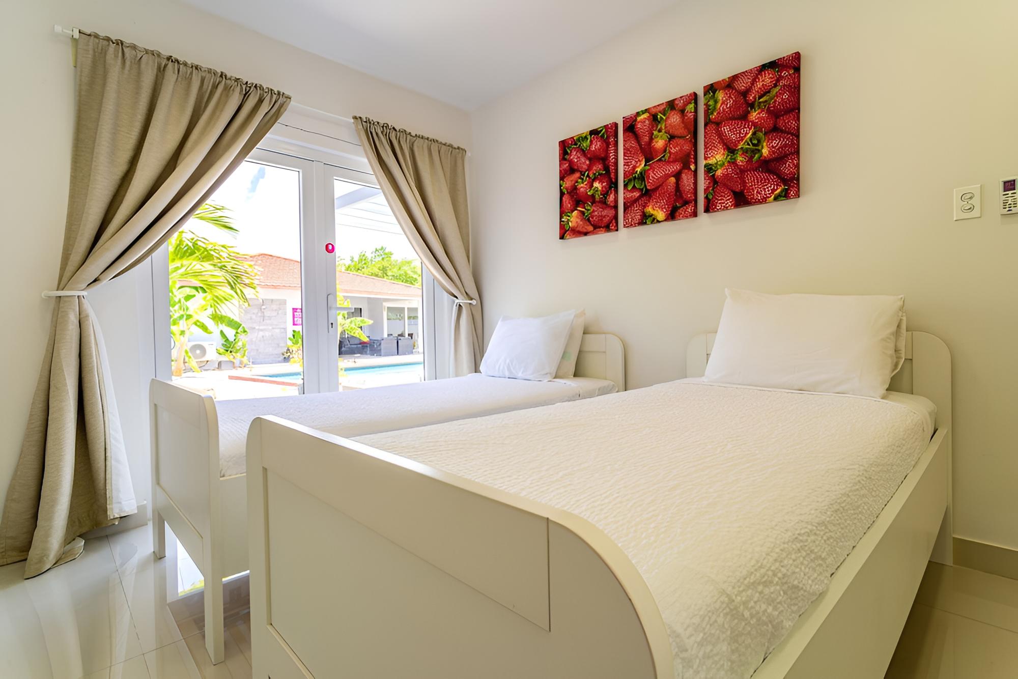 House (4 Bedrooms) photo 2