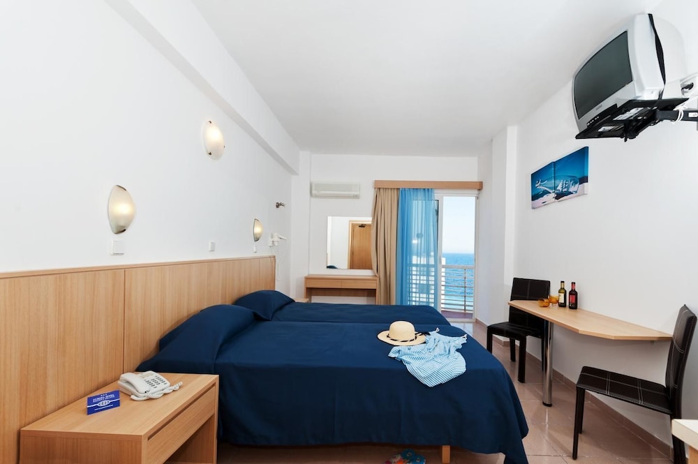 Standard Twin Room, Balcony - Photo 4