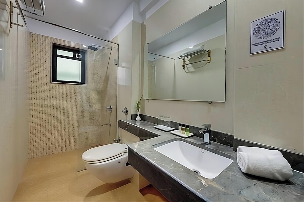 Suite - Photo 3
